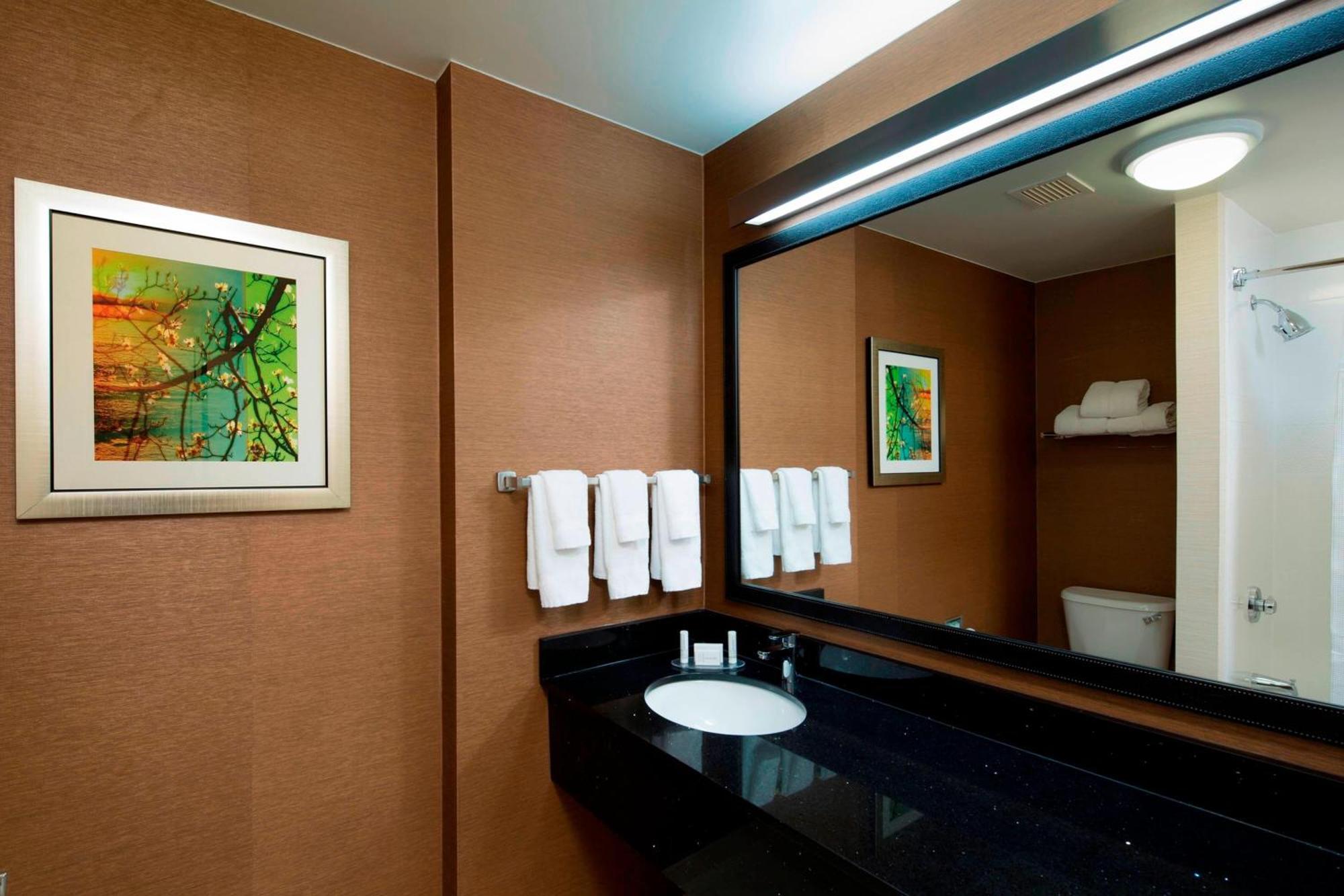 Fairfield Inn & Suites By Marriott Newark Liberty International Airport Exterior photo