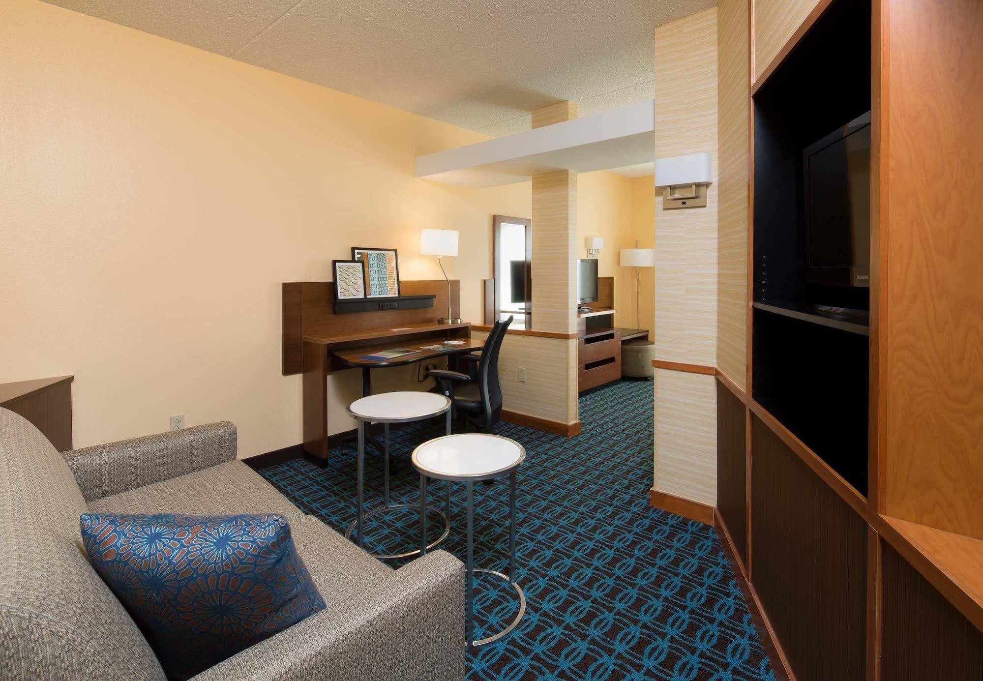 Fairfield Inn & Suites By Marriott Newark Liberty International Airport Exterior photo